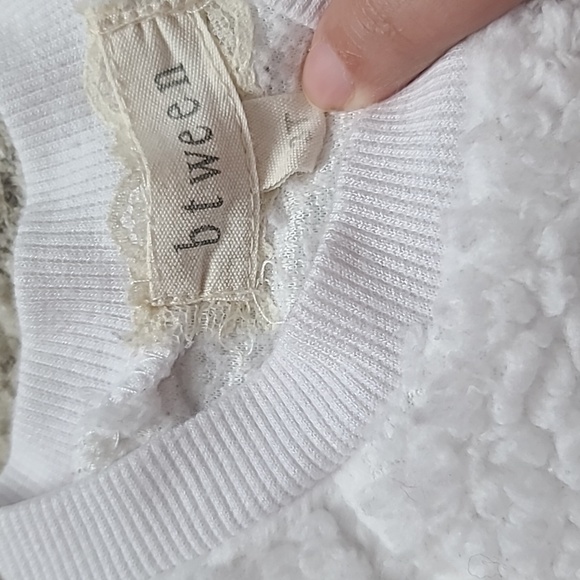 10 for $25 - Btween Girls 3T White Sweatshirt with Panda - Picture 2 of 2